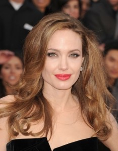 Angelina Jolie 2012 fata patrata