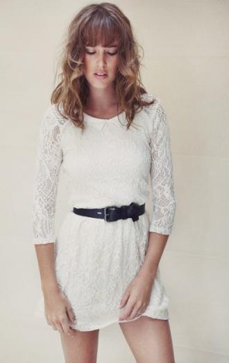 rochie-de-dantela-alba-retro