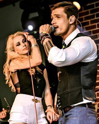 daciana ciochina si bogdan vladau pe scena