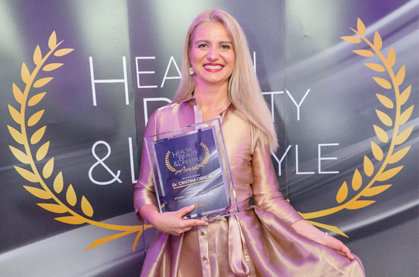 Pe 26 iulie, în cadrul Galei Health, Beauty & Lifestyle, sănătatea, frumuseţea şi grija s-au întâlnit sub acelaşi acoperiş!  Gala anuală, care premiază succesul în domenii cheie ale stării de bine și-a desemnat câștigătorii la Royal Palace Ballroom. Au fot premiate branduri de top si personalități cu povești fascinante. Dr. Cristina Obreja, fondatoarea Life Dental Spa, a fost premiată cu premiul Ambasador al Stomatologiei Biologice Laser în România. Dr. Cristina Obreja a pus bazele stomatologiei biologice în România a dezvoltat un protocol holistic de tratament cu laser al parodontozei.  Abilitățile sale ca medic nu vin doar din aplicarea celor învățate în anii de școală, ci din faptul că dincolo de tratamentele convenționale, Dr. Cristina Obreja a căutat să aducă pacienților săi o altfel de abordare a sănătății. Viziunea clinicilor de stomatologie biologică Life Dental Spa a fost mereu crearea unui spațiu unde oamenii găsesc vindecare și li se redă frumusețea din interior, spre exterior. Stomatologia biologică tratează cauzele, nu doar simptomele, prin intermediul ultratehnologiei viitorului: laserul dentar. Stomatologia biologică tratează oameni, nu doar dinți. Se întâmplă în cadrul lanțului de clinici stomatologice pe care le-a fondat, Life Dental Spa, acolo unde stomatologia viitorului este adusă în prezent. Ce înseamnă asta? Că ne putem lua adio de la teamă, durere și de la lungile perioade de recuperare după diverse proceduri dentare. Life Dental Spa, care funcționează și în regim de franciză, a devenit afacerea la cheie din România cu cea mai mare marjă de profit.  “Împreună vreau să schimbăm paradigma în stomatologia românească, să înțelegem că se poate și o stomatologie fără durere, minim invazivă, bazată pe concepte biologice… O stomatologie care pune în centrul atenției pacientul! Am creat un protocol complex, ce include identificarea și eliminarea cauzelor bolii, tratamentul efectiv cu mai multe tipuri de laser și fără chiuretă ori anestezie și o serie de recomandări în ceea ce privește întreținerea rezultatelor după tratament. Acest protocol este unul original (Protocol holistic de tratare a parodontozei) și are rezultate excelente atât imediate cât și pe termen lung, de stopare a evoluției bolii.”, Dr. Cristina Obreja.  Life Dental Spa este rețeaua de clinici dentare cu cea mai explozivă creștere din domeniu în ultimii doi ani. Modelul de business care este o franciză hibrid, a devenit afacerea la cheie cu cea mai mare marjă de profit din România. 