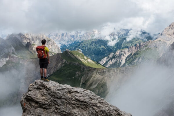 Planifici o vacanta la munte? Iata de ce trebuie sa alegi atent articolele vestimentare pentru activitati outdoor