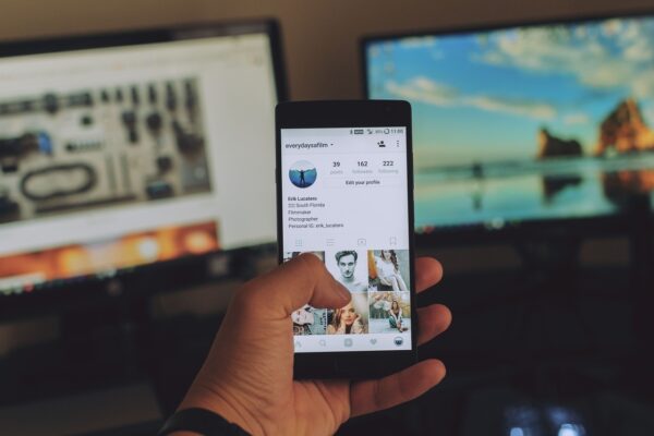 Cele mai active vedete pe social media