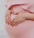 Urmeaza sa devii mamica? Afla care sunt afectiunile glandei tiroide posibile in timpul sarcinii!