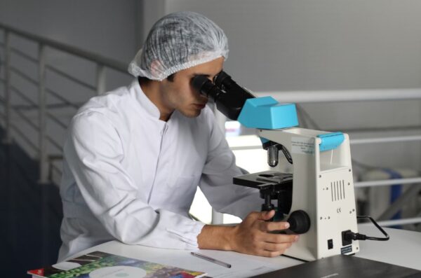 Pregatiti pentru viitor: Fiecare familie ar putea sa ia in considerare analiza WGS si testul farmacogenetic